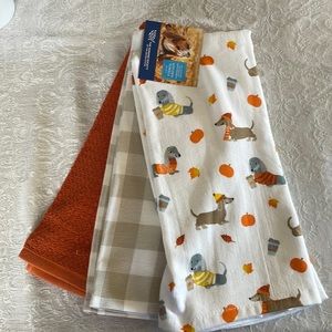 🍁🐶. Cute set of three kitchen towels.